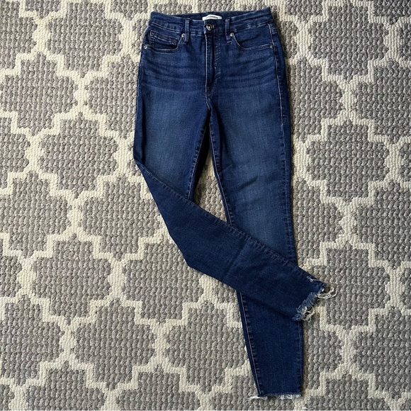 Good American Good Legs Chewed Hem High Rise Skinny Jeans - Picture 4 of 8